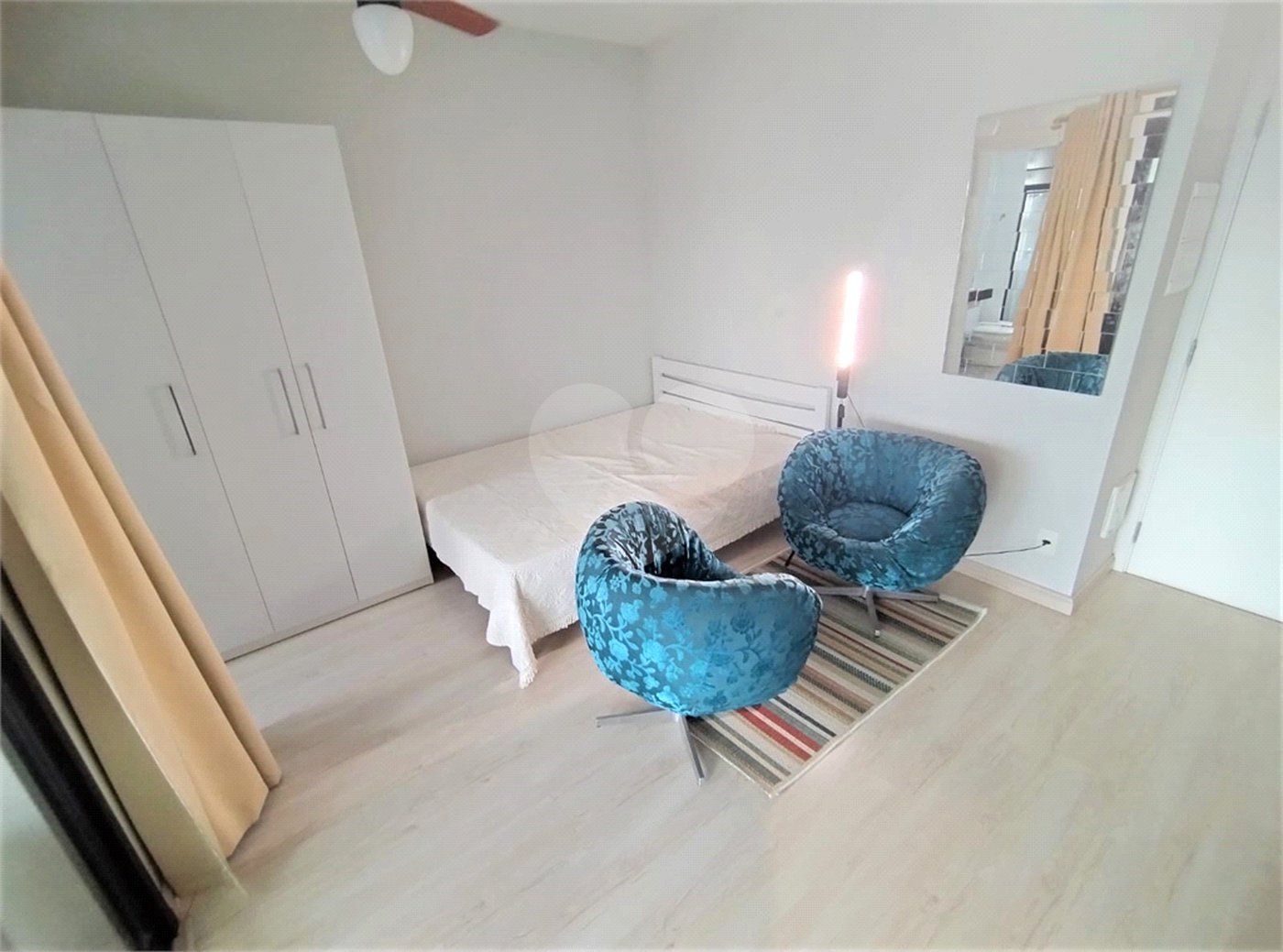 Apartamento de 1 quarto - Vila Mariana - Varanda, - 1 vaga - Lazer e serviços no condomínio.
