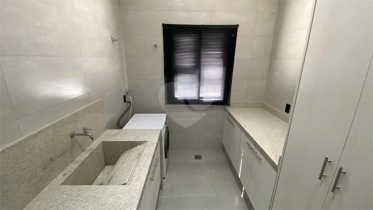 Casa térrea á venda no Condomínio Jardim das Palmeiras, Bragança Paulista.