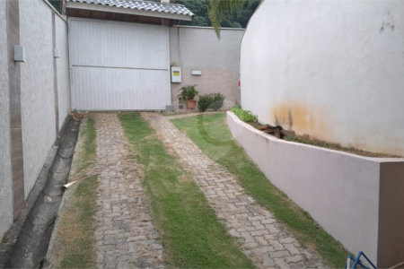 Chácara em Área Rural de Piracaia, com casa principal + 4 kitnets alugadas, excelente localização