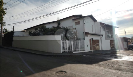 Casa à venda com 3 quartos, sendo 2 suítes,  no condomínio Jardim São Carlos, São Carlos - SP