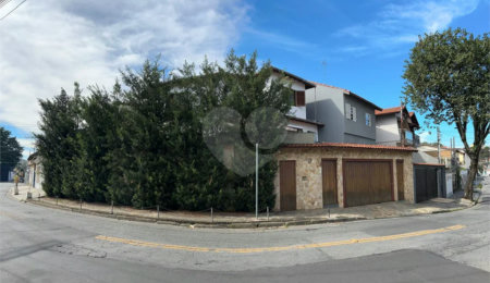 Sobrado à venda com 5 quartos, sendo 1 suíte,  em Jardim Marisa, São Paulo, SP