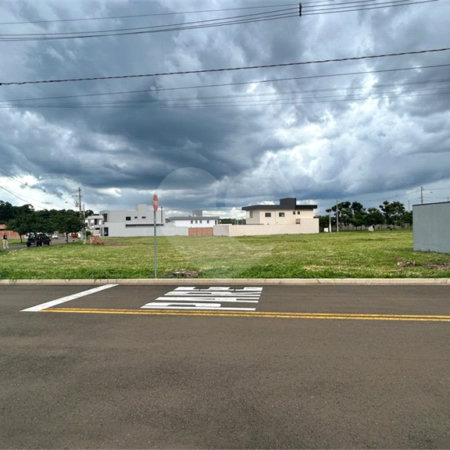 Terreno à Venda no Condomínio Eco Esportivo Damha IV