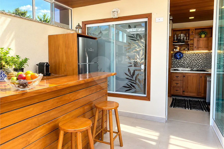Casa à venda com 2 quartos, sendo 1 suíte, no condomínio Scarlatt, São Sebastião - SP