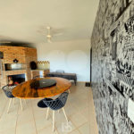 Indaiatuba- Vale das Laranjeiras - Vista dos fundos para o lago - Casa assobradada - 3 pisos, 4 quartos, 2 suítes, uma com hidro ,escritório, sala 3 ambientes, lareira, lavabo,cozinha ampla, despensa, lavanderia, churrasqueira, forno pizza, 6 wcs, piscina, jardim despensa, garagem, segurança