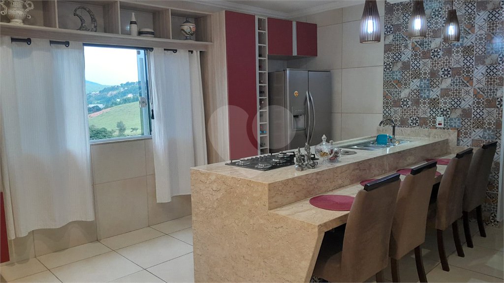 Chácara em Área Rural de Piracaia, com casa principal + 4 kitnets alugadas, excelente localização
