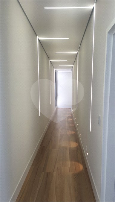 Casa a venda com 04 suítes área gourmet e 6 vagas para autos em condominio fechado Atibaia
