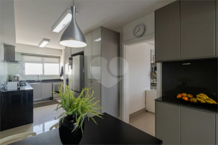APARTAMENTO IPIRANGA COM 4 SUÍTES E 3 VAGAS - REFORMADO!