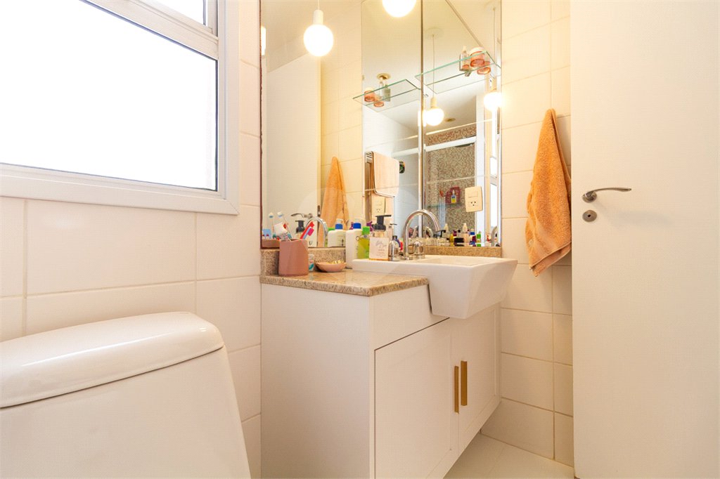 Apartamento de Alto Padrão no Campo Belo para venda com porteira fechada, com 4 dormitórios suítes e 4 vagas com lazer de club.