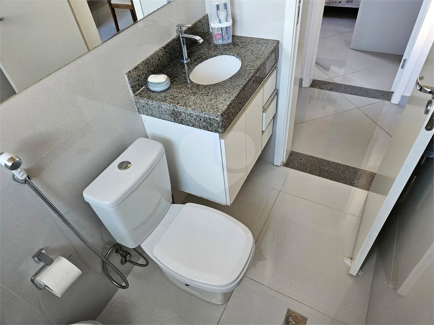Excelente apartamento á venda de 2 dormitórios no CENTRO de São Carlos!