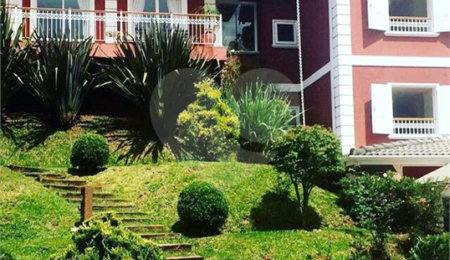 Casa à venda com 8 suítes em Recanto das Araucárias, Campos do Jordão, SP