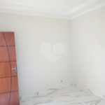 Casa á venda, com 02 Dormitórios, em Jardim Medeiros.