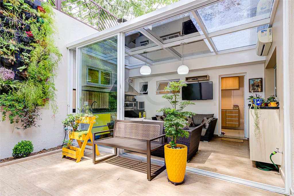 Casa à venda com 4 quartos, sendo 2 suítes, no condomínio Residencial Terras Altas, São Paulo - SP