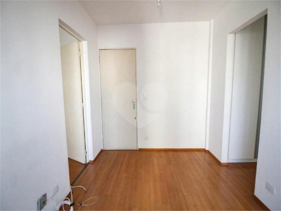 Apartamento em Santana com Sacada e Vaga de Garagem, a 650 m do Metrô