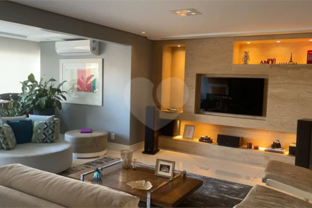 Apartamento na Mooca com 204 m² com vista maravilhosa, sendo 3 suítes e 4vagas.