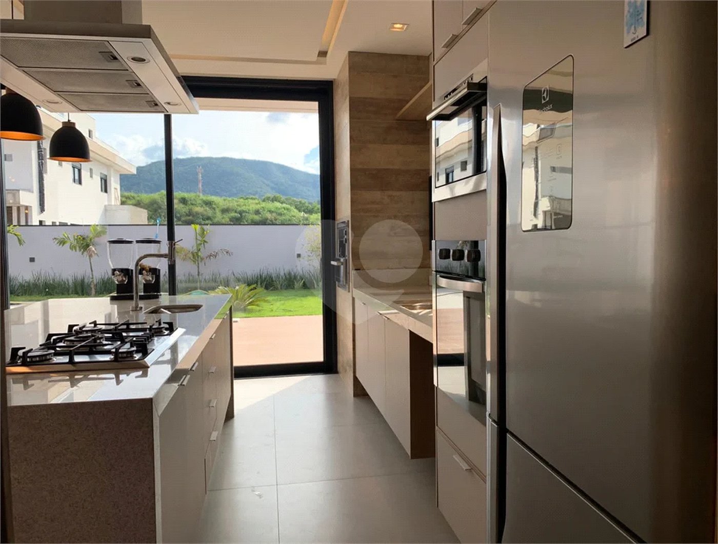 Casa à venda com 4 suítes no condomínio Brisas Jundiaí, Jundiaí - SP