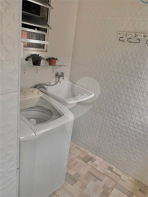 LINDO APARTAMENTO COM 02 DORMITÓRIOS.