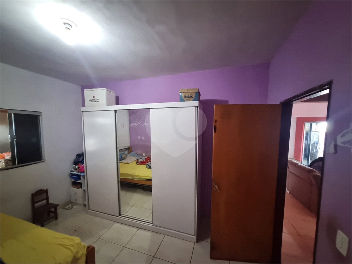 Sobrado 3 quartos e área comercial em baixo.