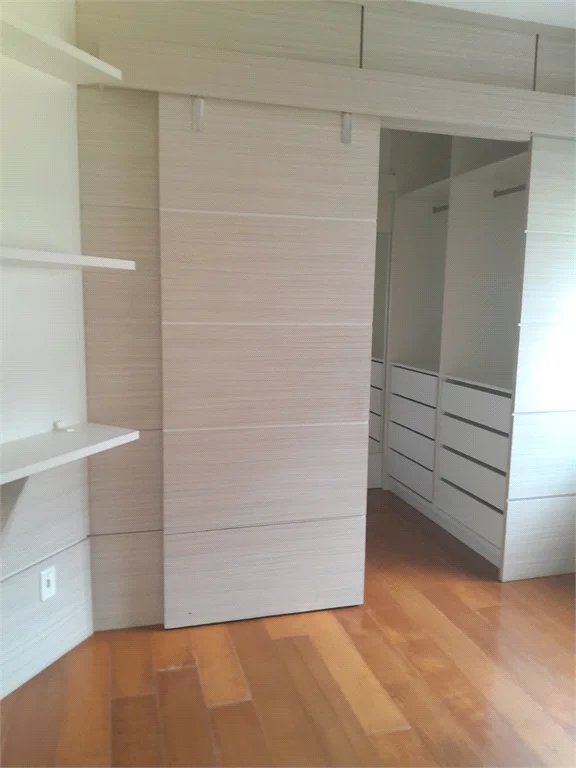 Casa à venda ou para alugar com 4 suítes em Chácaras São Carlos, Cotia, SP