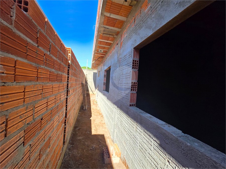 Casa térrea 3 dormitório 1 suíte com closet à venda no Condomínio Vileneuve,
