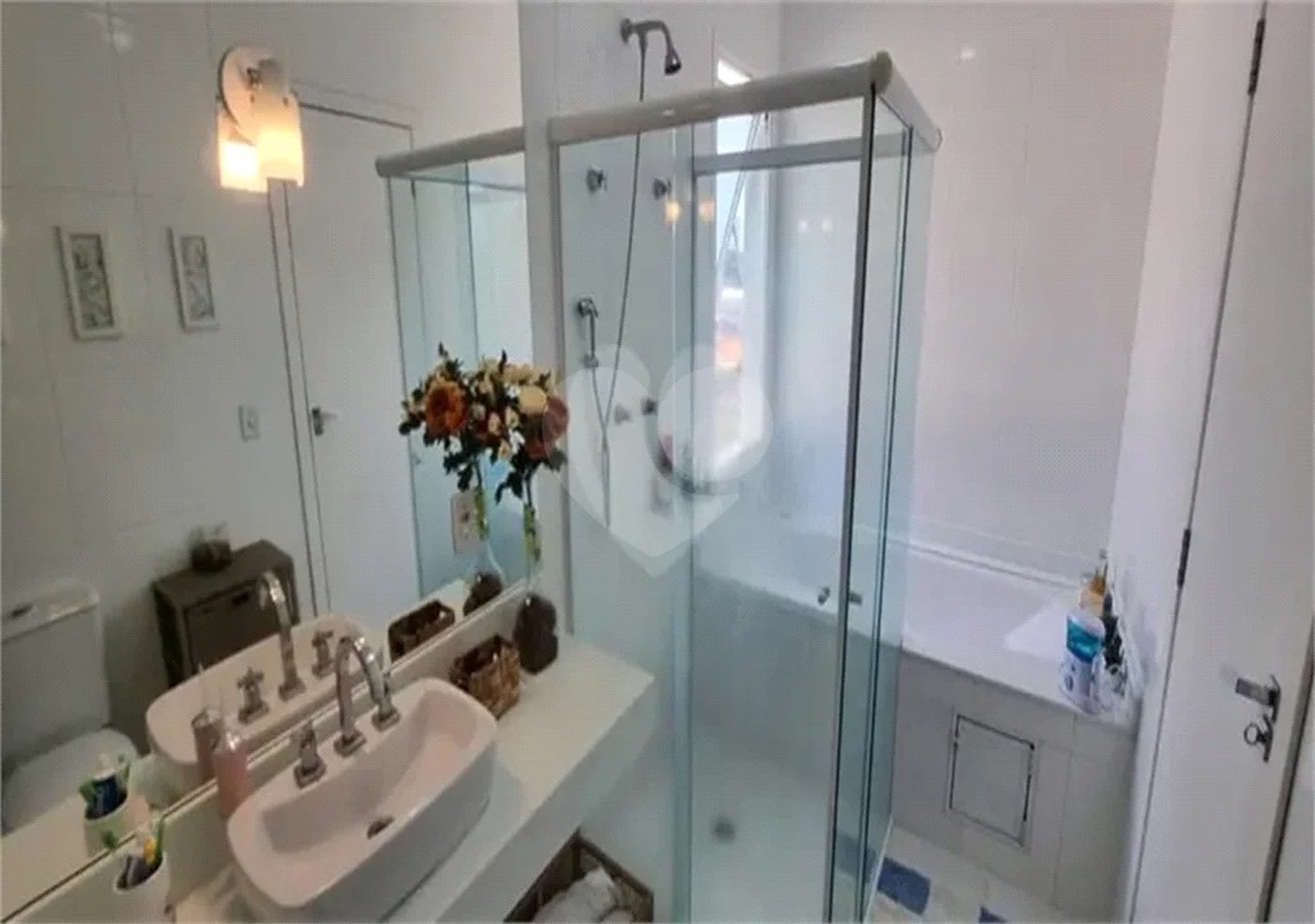 SOBRADO MOBILIADO DE 199,0 M² COM 02 SUITES, 04 VAGAS E PISCINA PARA VENDA NO JARDIM VIRGINIA BIANCA