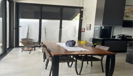 Casa à venda com 4 suítes no condomínio Portal dos Oitis, Araraquara - SP