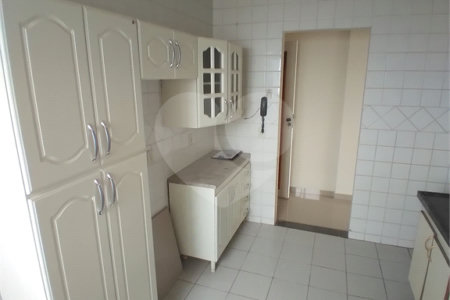 Apartamento com 3 dormitórios sendo 1 suíte.