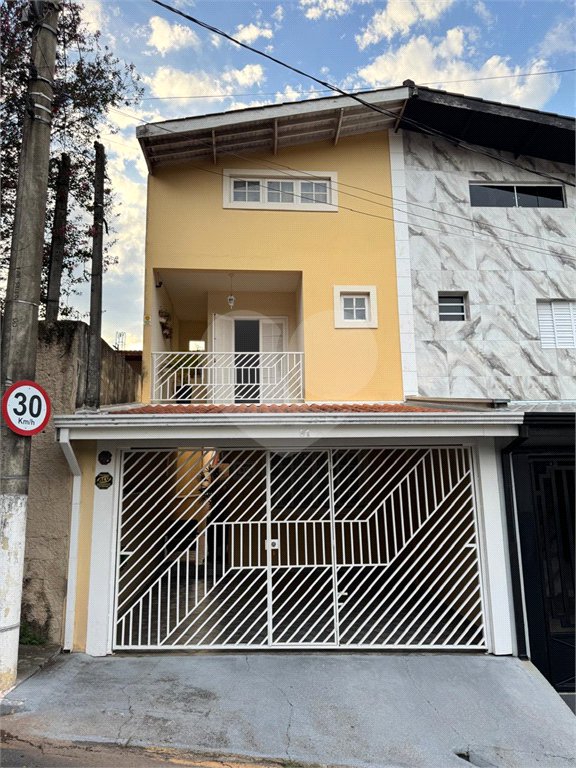 Sobrado à venda com 3 quartos, sendo 1 suíte,  em Parque dos Sabiás, Louveira, SP