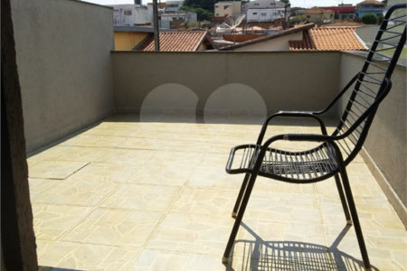 Casa Térrea com 3 dormitórios.
