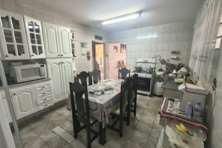 Linda Casa com Comercio ao lado independente.