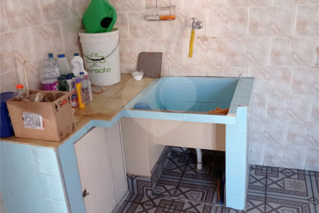 Linda casa no centro com 3 quartos.