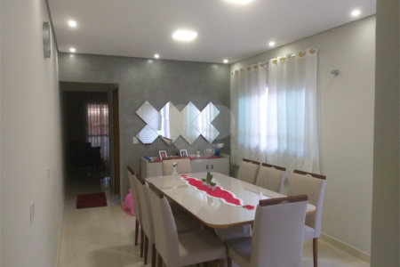 Casa á venda em Atibaia SP