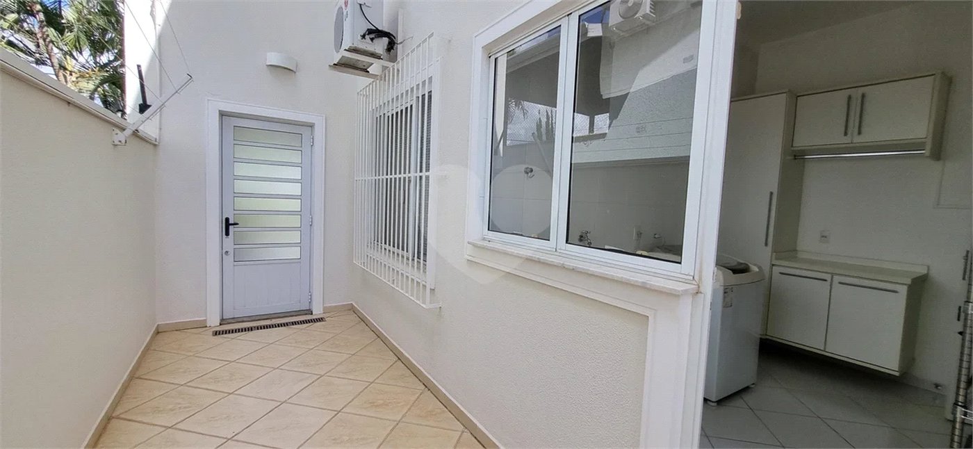 Lindo sobrado com 4 suites e piscina à venda, 365m², por R$ 2.450.000,00 no condomínio Villa Suiça, em Indaiatuba/SP.