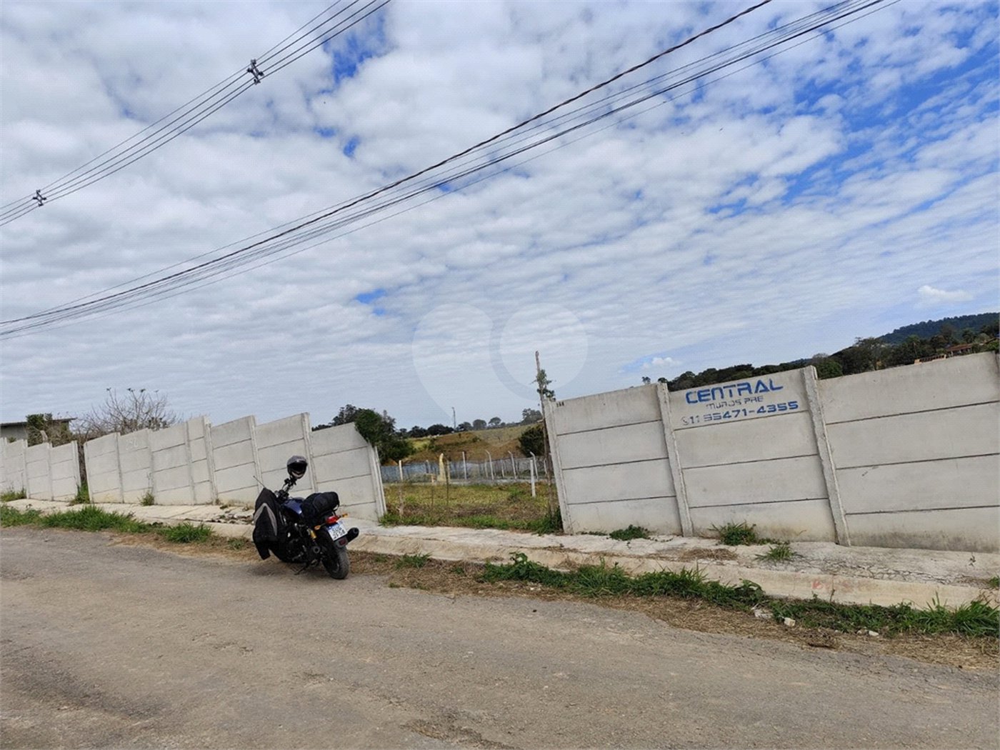 Terreno em Atibaia com 990 metros, pronto para construir, topografia declive, aceita financiamento