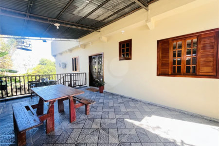 Casa com quintal no Magarça