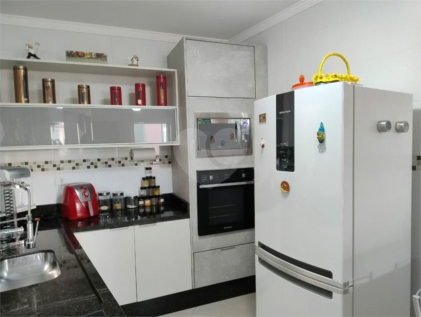 Vende-se Sobrado com 2 Suítes em Condomínio Fechado – Vila Ré