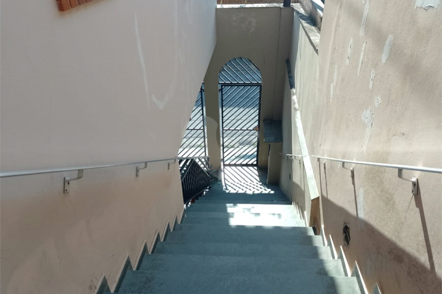 Casa Térrea Assobradada com Varanda Gigante no Jardim Líbano