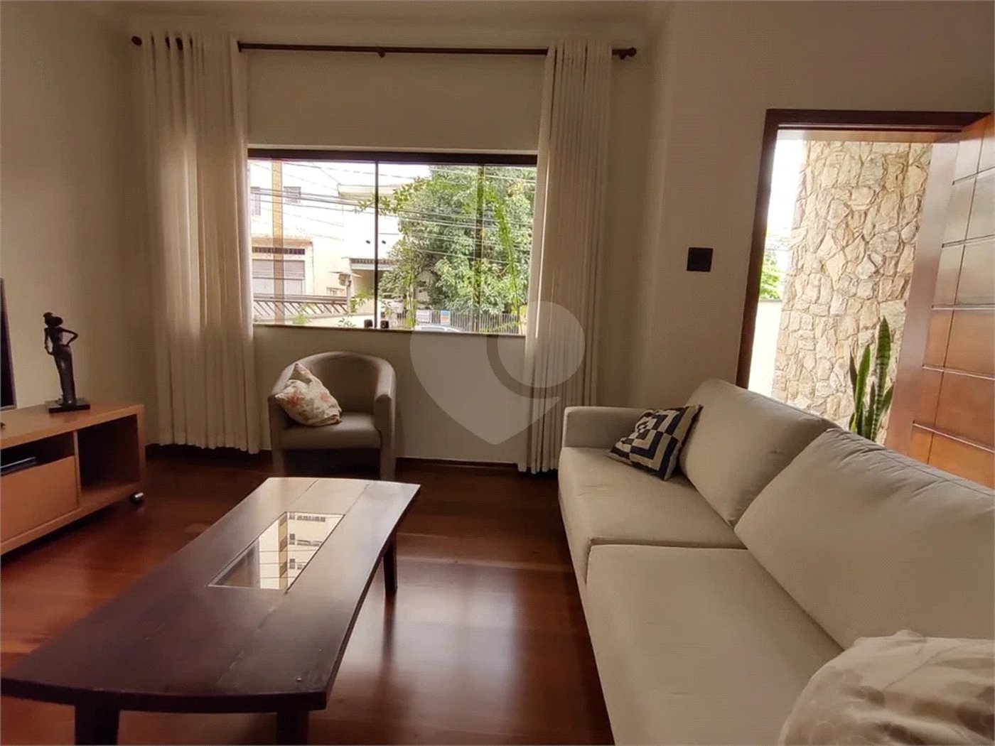 Linda casa à venda no bairro Santa Maria em São Caetano do Sul, 257 m², 3 quartos (1 suíte) e 6 vagas de garagem