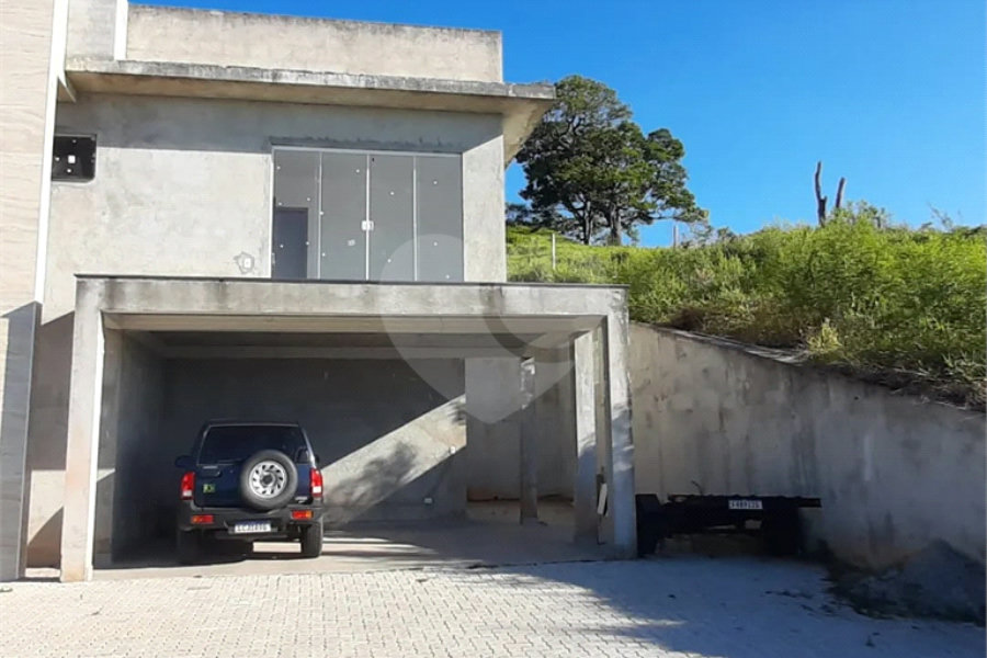 Casa nova na Serra da Cantareira com 3 suítes