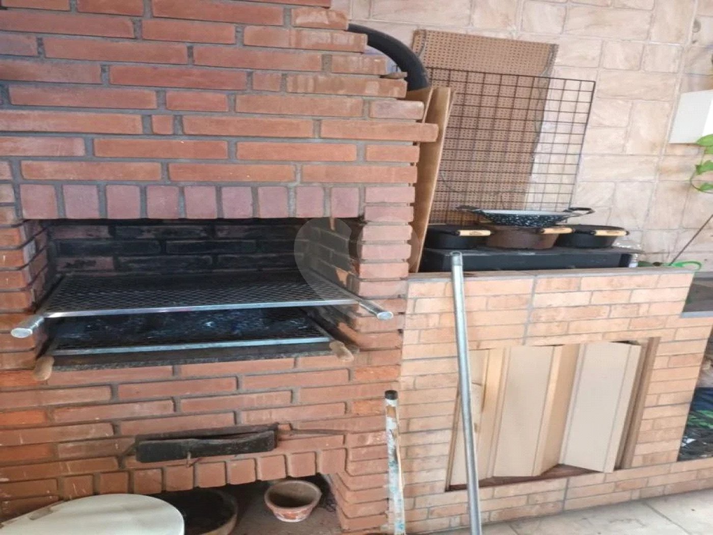 Terreno grande com 2 casas em São Paulo! Casas bem arejadas.