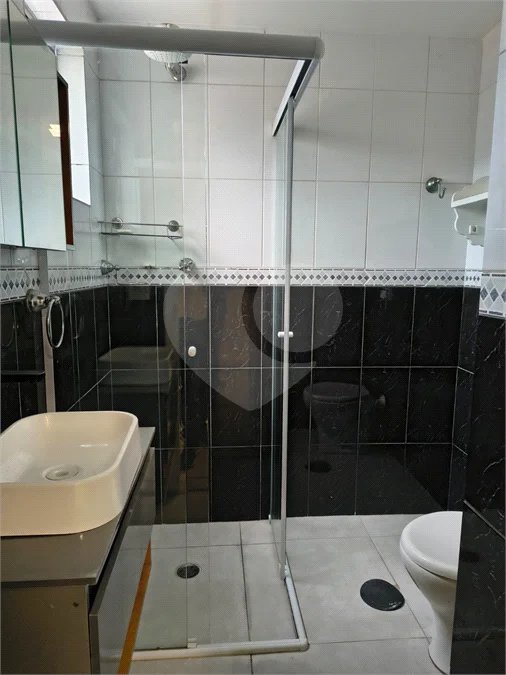 Apartamento com 2 Dormitórios , amplo com 77 metros e com vaga de garagem fixa
