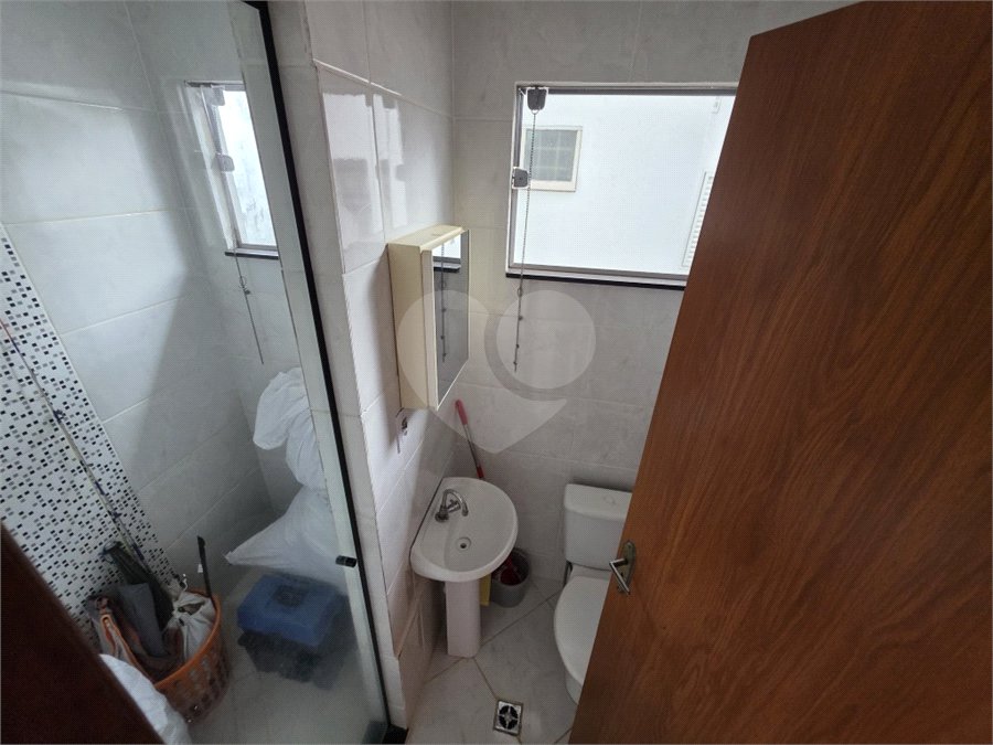 Casa térrea à venda no Douradinho com 2 quartos e edícula com mais dois quartos e 2 banheiros.