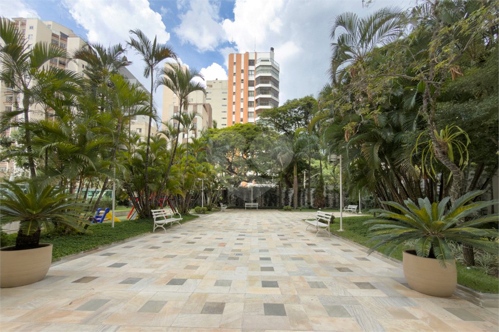 Apartamento com 205 metros no Campo Belo