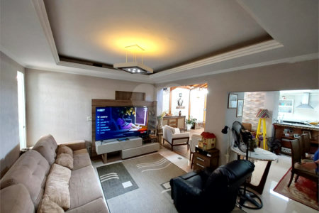 Casa residencial com ponto comercial a venda no Centro