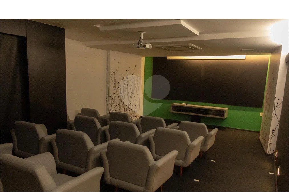 Espaço, conforto e uma localização privilegiada fazem deste apartamento mobiliado no Baeta Neves, em São Bernardo do Campo, uma excelente opção para seu novo lar. Com 118 m², três dormitórios e quatro banheiros, o imóvel oferece ambientes amplos para acomodar a família e receber amigos com comodidad