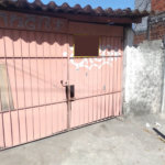 Terreno com 6 casas em 293m² de área total.