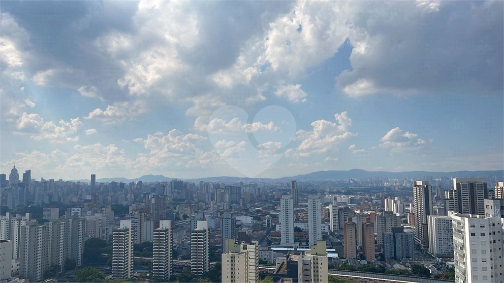 Apartamento á venda no 31o. andar com 126,53m2 COM VISTA PANORÂMICA PERMANENTE para a SERRA DA CANTAREIRA E PAULISTA, com 3 suítes e 2 vagas, Condomínio Clube,próximo do metro Brás. Estuda Proposta