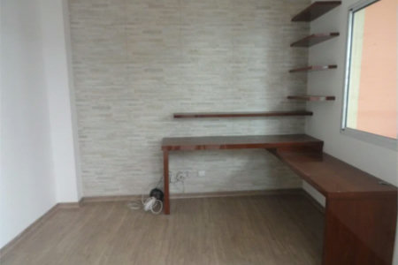 Sobrado à venda com 3 quartos, sendo 1 suíte,  em Parque Ipê, São Paulo, SP