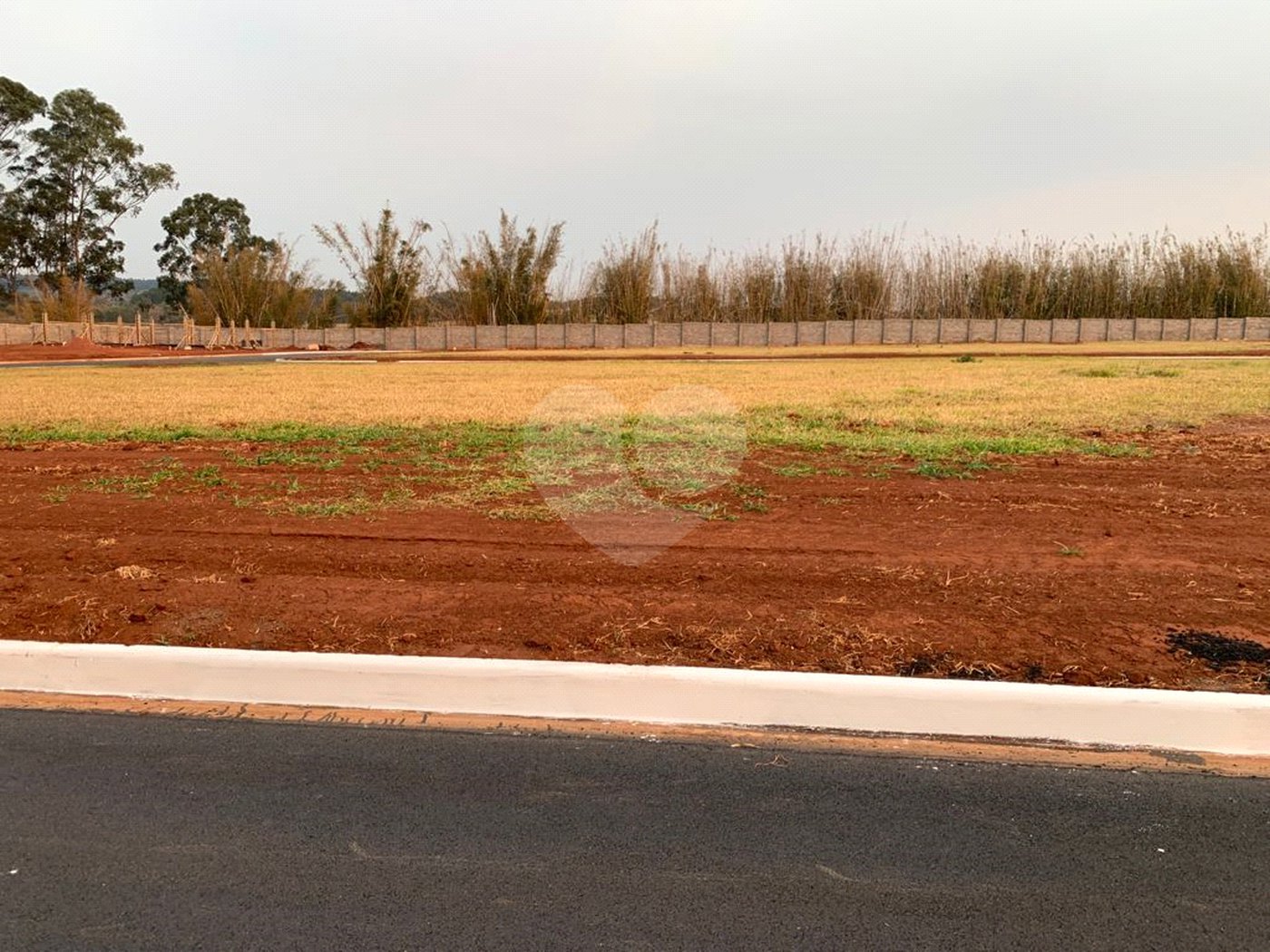 Terreno contendo 252,53 m² de área total .