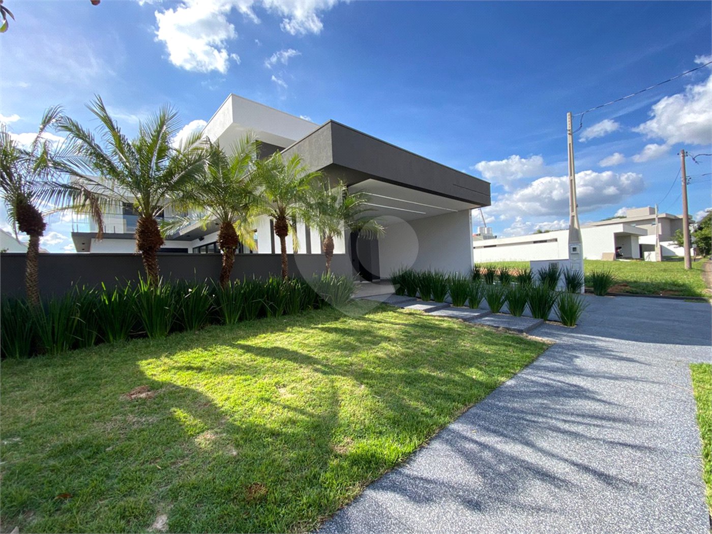 Casa à Venda no Condomínio Damha II