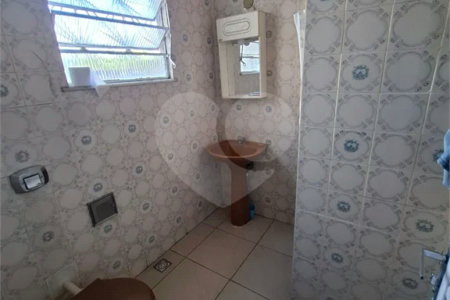 Ó TIMO CASA COM 3 QUARTOS E TERRAÇO EM CONTOMINIO FECHADO